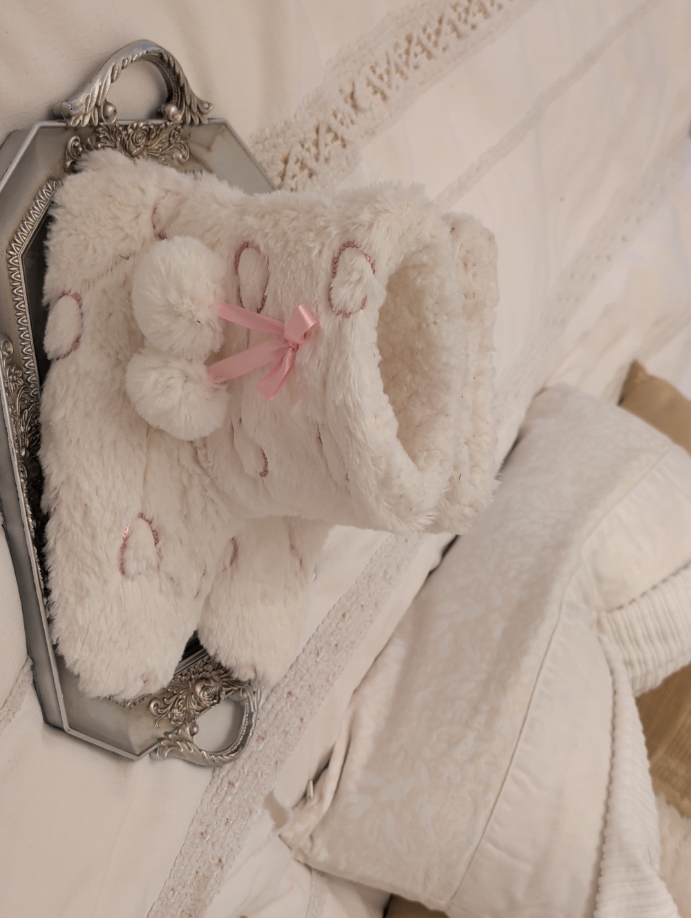 Plush Cream Women's Slippers with Pink Heart Accents